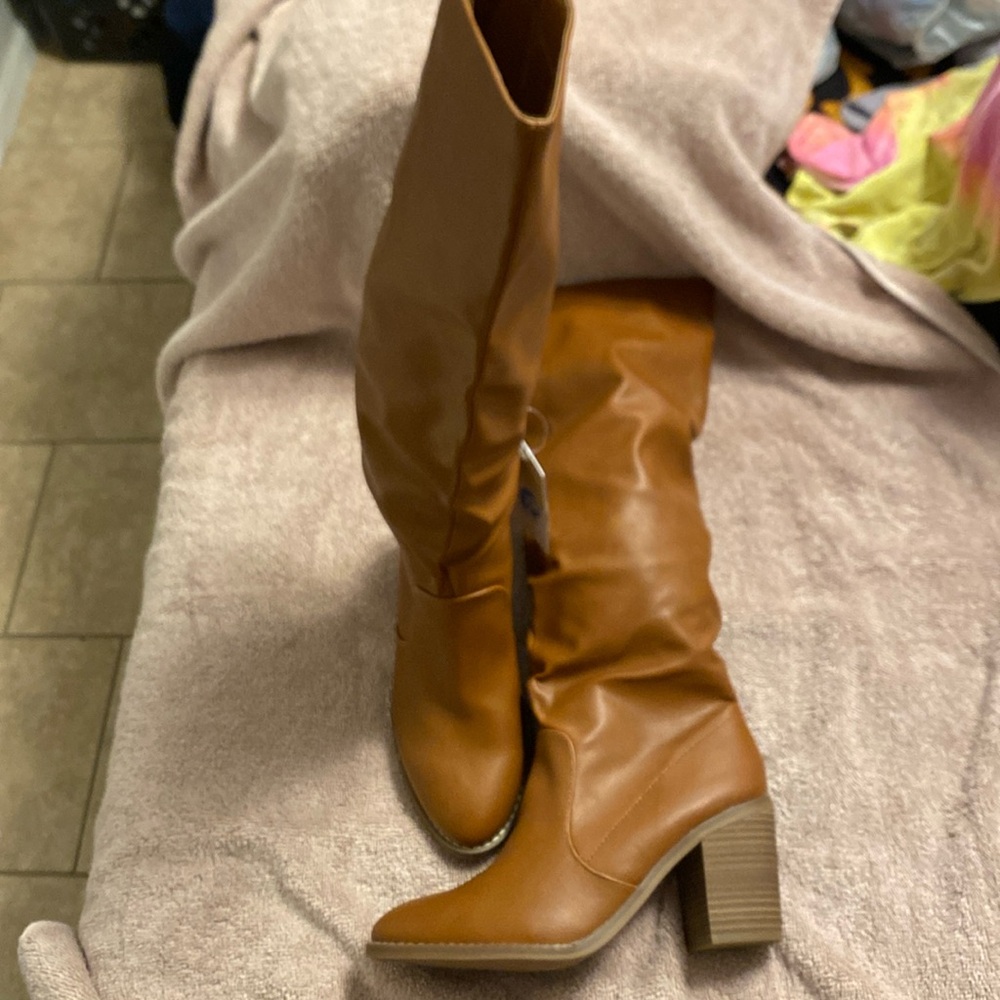 New!!!! Nice below knee boots